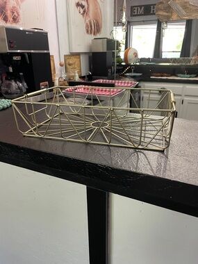 Gold Geometric Wire Desk Tray
